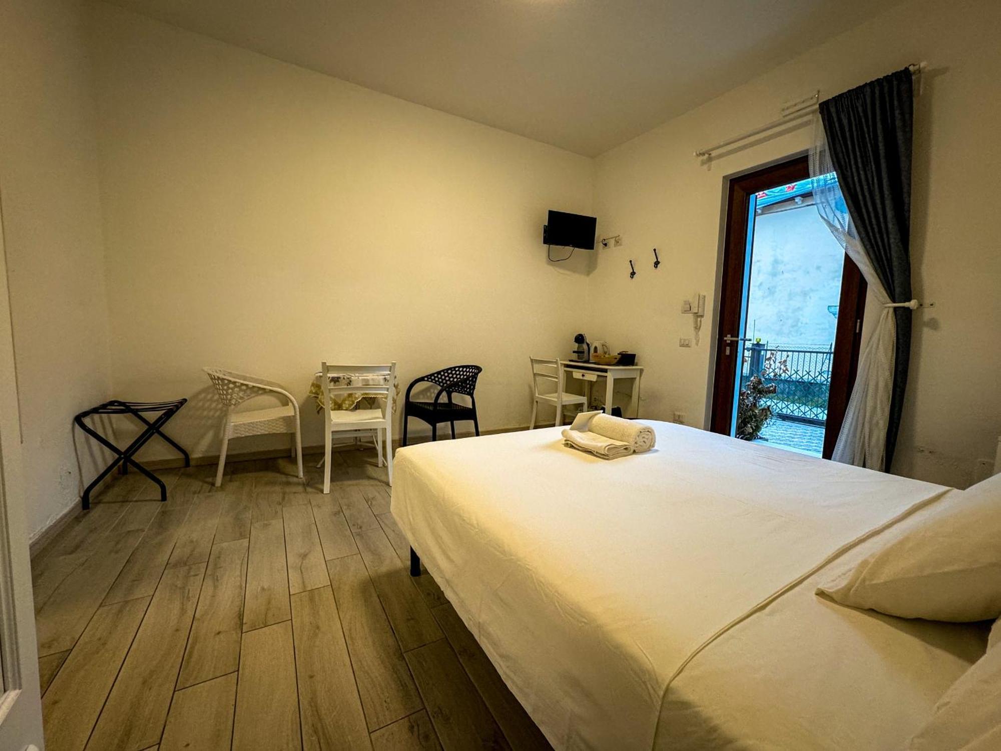 Sg Rooms - Casa Laura Peschiera del Garda Exterior foto