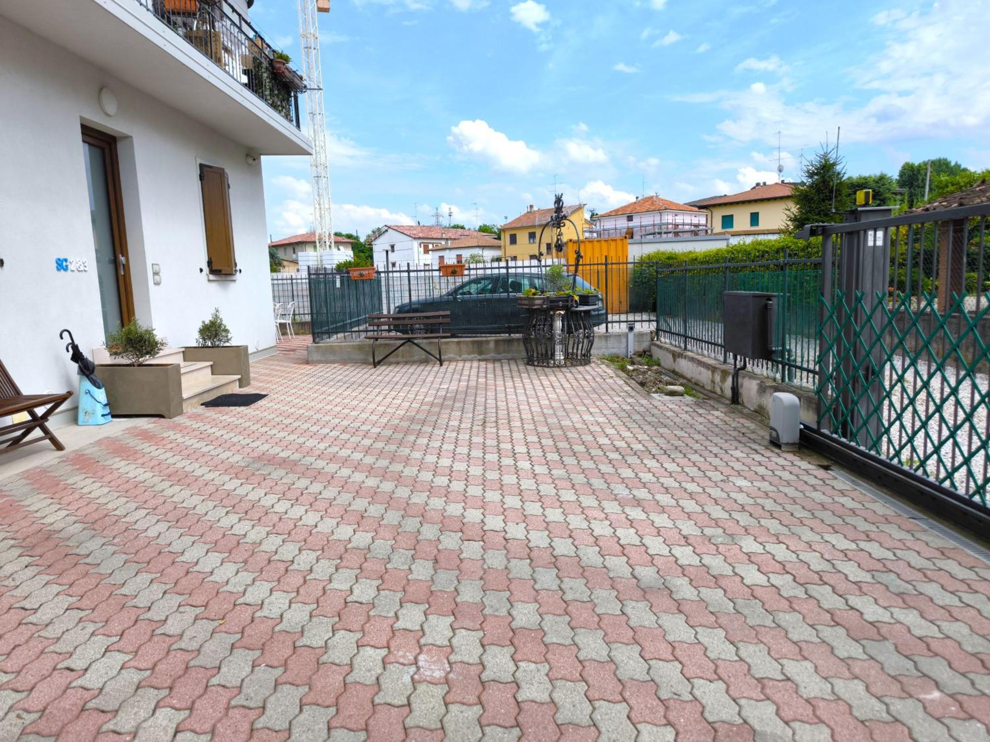 Sg Rooms - Casa Laura Peschiera del Garda Exterior foto